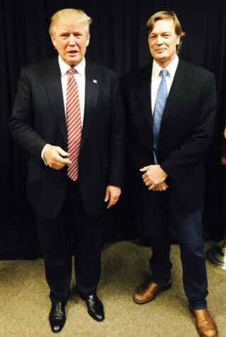 Datei:Faktenradar 3ca5a2fd 320px-Donald Trump Andrew Wakefield.jpg