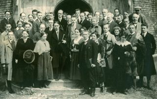 Datei:Faktenradar 9aee8298 320px-Rudolf Steiner Aerztekurs 1921.jpg